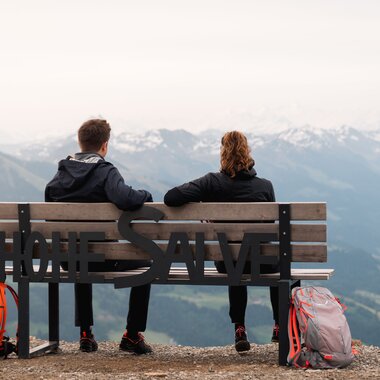 Wandern in der Region Hohe Salve mit Wanderweg und Bergen.