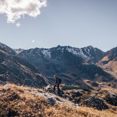 Wandern in der Region Hohe Salve mit Alpenblick und Wanderpfad.